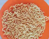 Foto langkah ke 1 dari resep Tamie capcay Express (mie goreng siram cap cay kuah).