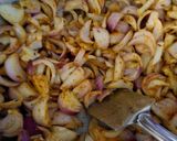 A picture of step 3 of Masala pyaaz.