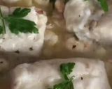 Foto del paso 7 de la receta: Supremas de merluza y gambones, al vino blanco, con ajos y aove