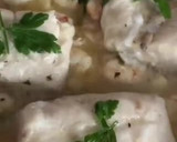 Foto del paso 7 de la receta: Supremas de merluza y gambones, al vino blanco, con ajos y aove