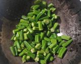 A picture of step 2 of Bhindi Karahi.