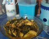 Foto langkah ke 4 dari resep Gulai pedas daun singkong rebung ayam.