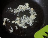 Foto langkah ke 2 dari resep Nasi Daun Jeruk Ayam.