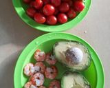 Foto langkah ke 4 dari resep Avocado Prawn Salad.