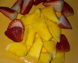 Foto del paso 2 de la receta: Daiquiris de mango y frutillas 🍓🍊🥭