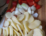 Foto del paso 1 de la receta: Patatas revueltas al salami picante