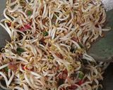 Foto langkah ke 2 dari resep Tumis Kembang Turi, Tauge, Ikan Asin.