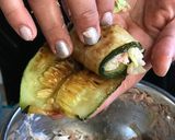 Foto del paso 3 de la receta: Rollitos de zapallo italiano y atún