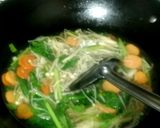Foto langkah ke 4 dari resep 302. Sup Tofu Jamur Enoki.