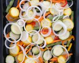 Foto del paso 2 de la receta: Pollo al horno a la cerveza y mostaza con vegetales