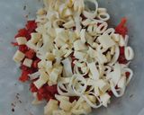 Foto del paso 1 de la receta: Empanadas de tomate, queso y salchichas