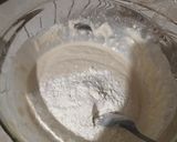 صورة لخطوة 2 من وصفة بيتزا ميكست بصلصتين