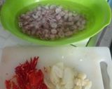 Foto langkah ke 2 dari resep Tumis Cumi Asin Pedas Manis.