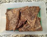 Foto del paso 9 de la receta: Pizza dulce con masa de galletas cubierta de chocolate y decorar a tu gusto