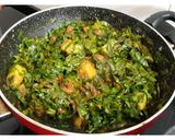 A picture of step 4 of Paalak Aloo.