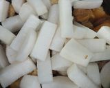 Hình bước làm 3 của món Thịt bắp heo kho củ cải