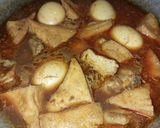 Foto langkah ke 5 dari resep Semur Tahu & Telur Pedas.