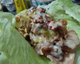 Foto del paso 11 de la receta: Wrap🌮de lechuga🥙de pollo, jamón🌯y cebolla caramelizada🥬🧅🍗🥓🍯🥙