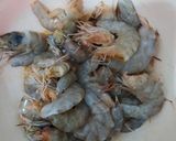 Foto langkah ke 1 dari resep Tumis Udang Bumbu Kuning.