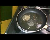 A picture of step 2 of Garlic gravy.