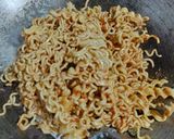 Foto langkah ke 3 dari resep Mie Goreng Simple.