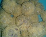 Foto langkah ke 5 dari resep Bola Ubi Ungu Isi Coklat.