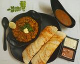 A picture of step 4 of Mysore bhaji dosa.