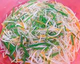 Hình bước làm 2 của món Dưa giá hẹ