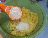 Foto langkah ke 2 dari resep Kue Pisang Kukus Coklat Lumer.