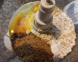 Foto del paso 1 de la receta: Torta invertida de manzana y uvas 🍇 con avena