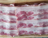 Foto del paso 2 de la receta: Lomo relleno de ciruelas, piñones, bacon, jamón York y queso