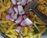 A picture of step 2 of Potato onion fry.