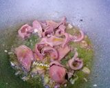 Hình bước làm 3 của món Tim heo xào bông cải xanh,su su và bắp cải