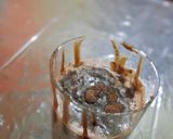A picture of step 4 of Oreo milkshake.