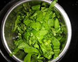 A picture of step 1 of Palak Upma.