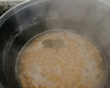 Foto del paso 1 de la receta: Garbanzos con sepia y langostinos