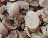 Foto del paso 1 de la receta: Spaghetti con mucho perejil y champiñones de lata 🍝 🌱🍄