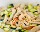 Hình bước làm 3 của món Phi Lê Gà Xào Bí Ngòi