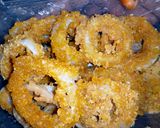 A picture of step 5 of Onion rings.