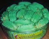 Foto langkah ke 4 dari resep Kue kering Sagu pandan keju.