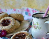 Foto del paso 4 de la receta: Pepas de coco y mermelada de frutilla😋