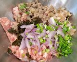 รูปขั้นตอนการทำที่ 5 ของ ลาบหมูก้อนทอดใบชะมวง