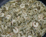Foto del paso 8 de la receta: Arroz verde de pimientos (con pollo, gambas y almejas)