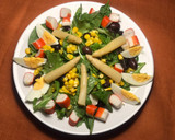 Foto del paso 5 de la receta: Ensalada de brotes tiernos con atún, huevo, nueces y aceitunas