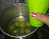 A picture of step 1 of Awla khatti meethi chatney.
