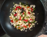 Foto del paso 2 de la receta: Magro de cerdo y pollo en salsa