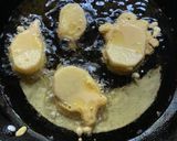 A picture of step 6 of Thecha filled Aloo Pakora Chaat.