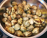 Foto del paso 3 de la receta: Almejas en salsa verde