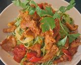Foto del passaggio 8 della ricetta Finferli saltati con pasta fresca🍄‍🟫🍅🧄🧅🍝