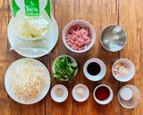 รูปขั้นตอนการทำที่ 1 ของ ผัดผักกาดดองกับถั่วงอกและหมูสับ By แม่บ้าน